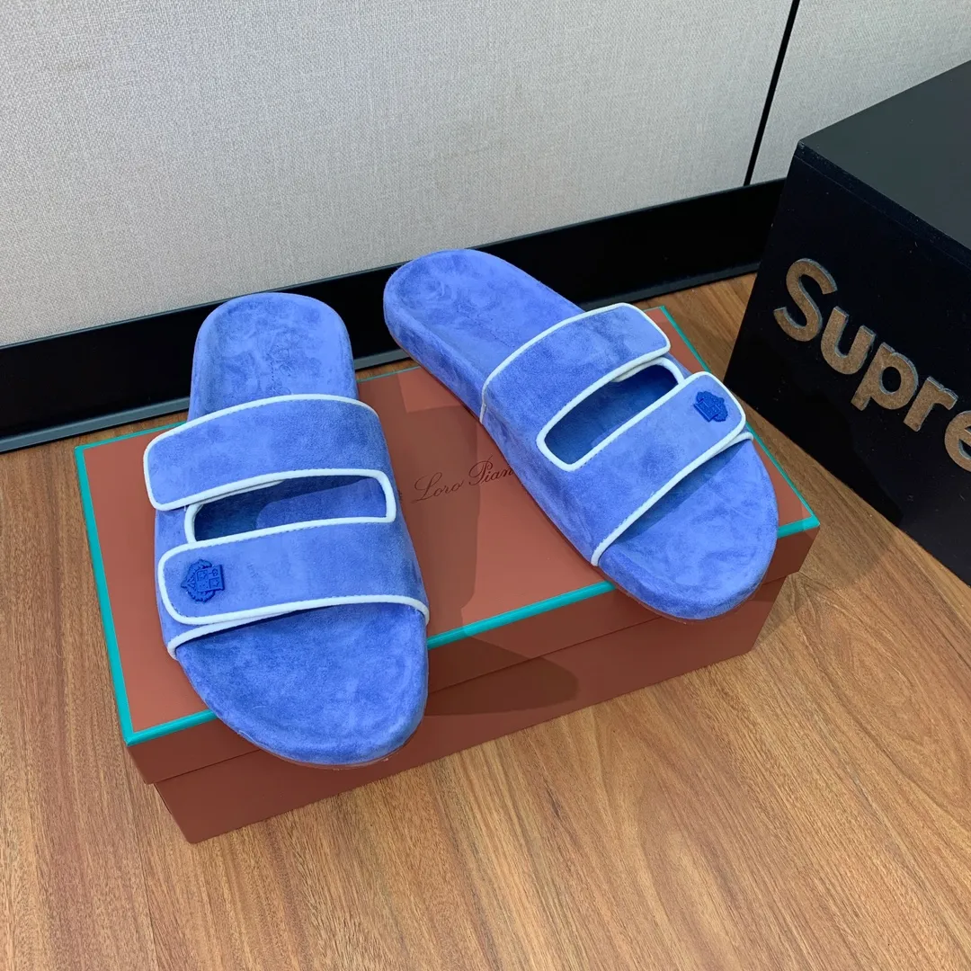 【LP】P:600💰 Size: 39-46 (45.46 can be customized) 【Loro Piana】LP men's slippers. Italian top cashmere is retro, elegant, low-key and luxurious. Both fashionable and practical, the leather is still of the highest quality in the entire network. The upper is silky and smooth. Wear-resistant and highly elastic beef tendon bottom.